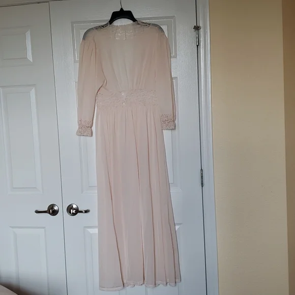 Vintage Michelene Peignoir Robe - Picture 8 of 16